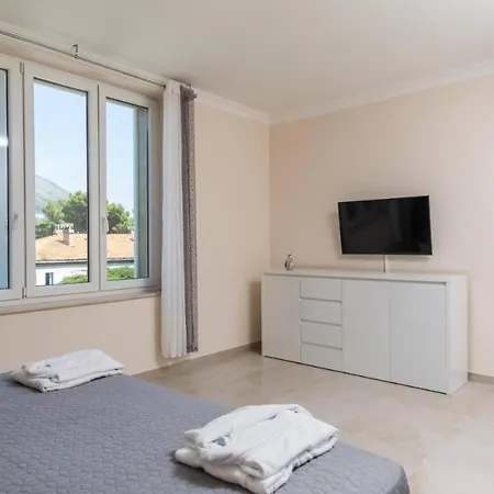 Villa New! In *